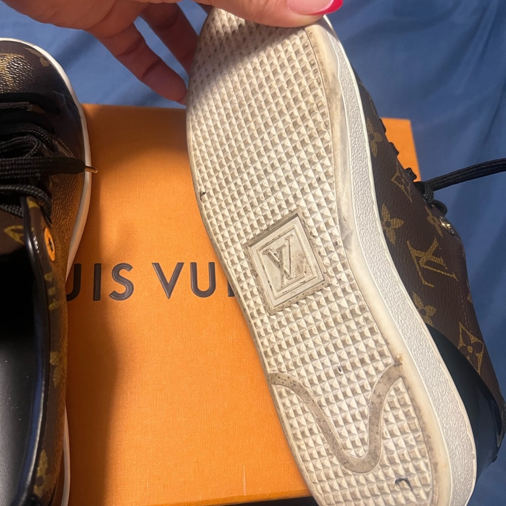 Louis Vuitton Front Row Sneaker - Picture 9 of 12